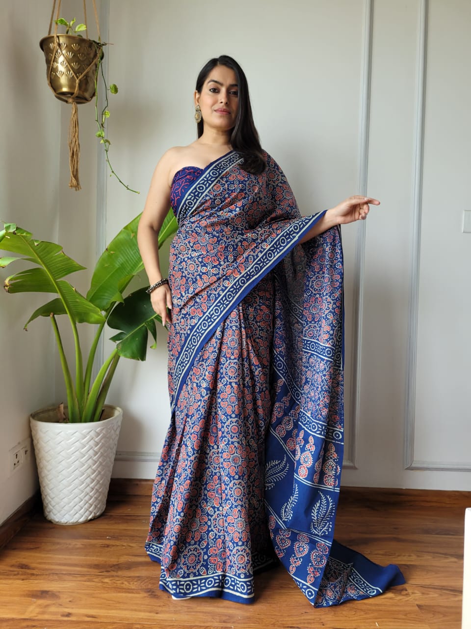 Astral Harmony Mul Cotton Hand Block Printed Ready-to-wear Pocket Saree