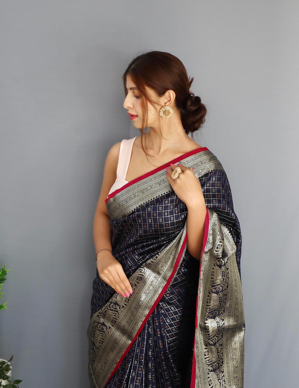 Royal Onyx Silk Ready To Wear Pocket Saree